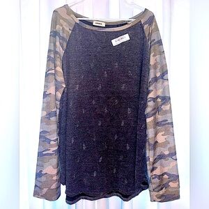 NWOT DISTRESSED TOP